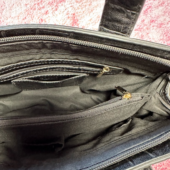 Classic style vegan handbag - Picture 6 of 9